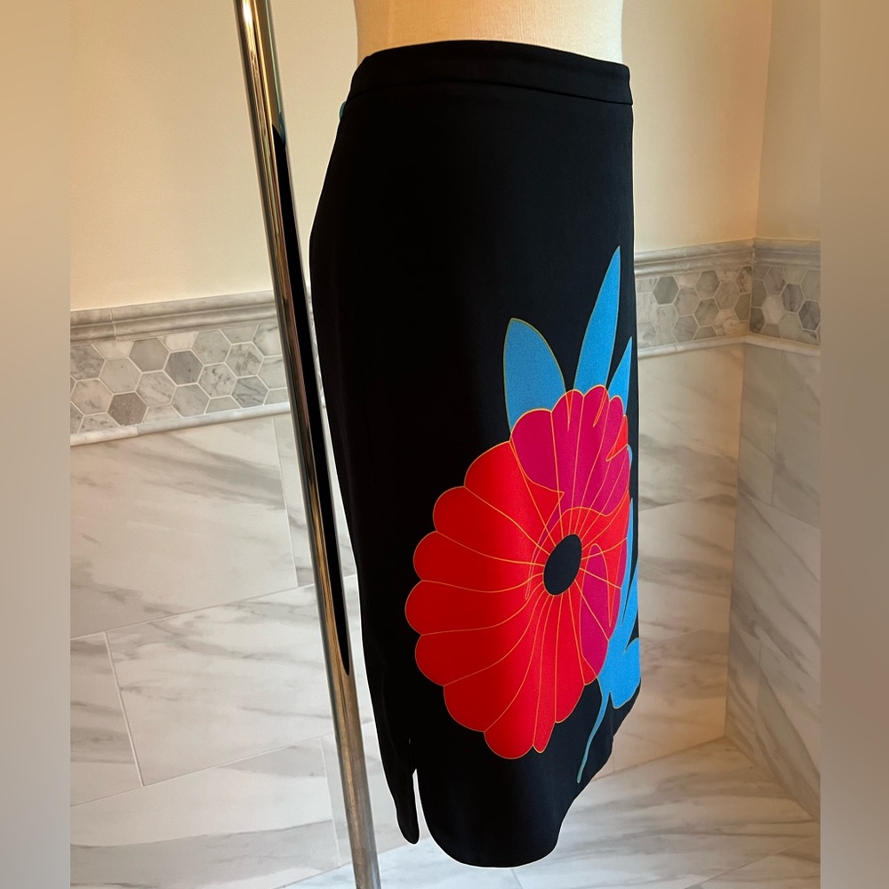 LOFT Flower Design Side Slits Navy Red Torques Skirt Sz 8 - Picture 4 of 10
